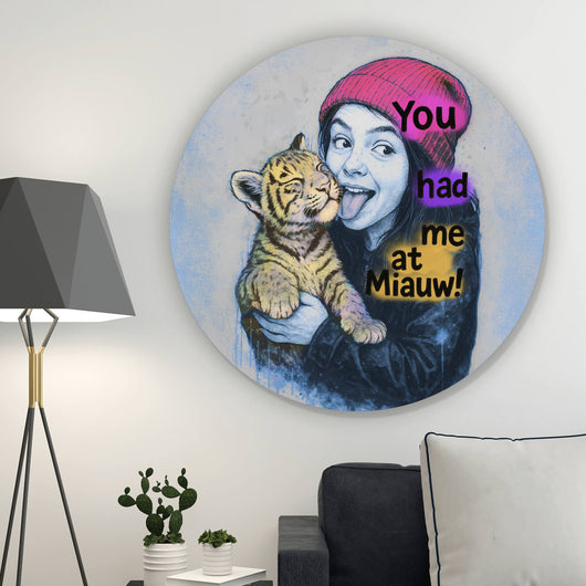 Aluminiumbild gebürstet Jugendliches Mädchen mit einem Tigerjungen Street Art Kreis