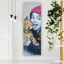 Lade das Bild in den Galerie-Viewer, Acrylglasbild Jugendliches Mädchen mit einem Tigerjungen Street Art Panorama Hoch
