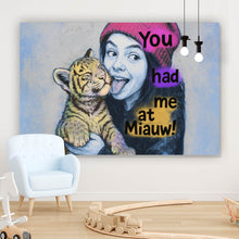 Lade das Bild in den Galerie-Viewer, Poster Jugendliches Mädchen mit einem Tigerjungen Street Art Querformat
