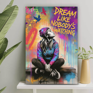 Spannrahmenbild Junge Frau vor Graffiti Hintergrund Hochformat
