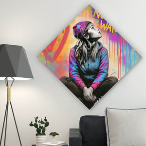 Spannrahmenbild Junge Frau vor Graffiti Hintergrund Raute