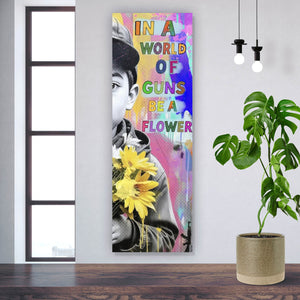 Leinwandbild Junge mit Blumen vor buntem Hintergrund Panorama Hoch