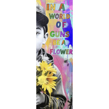 Lade das Bild in den Galerie-Viewer, Acrylglasbild Junge mit Blumen vor buntem Hintergrund Panorama Hoch
