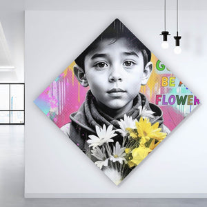 Leinwandbild Junge mit Blumen vor buntem Hintergrund Raute