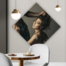 Lade das Bild in den Galerie-Viewer, Poster Junges Paar in erotischer Pose Raute
