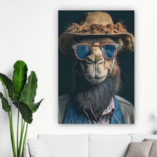 Lade das Bild in den Galerie-Viewer, Spannrahmenbild Kamel mit Hut und Sonnenbrille Hochformat
