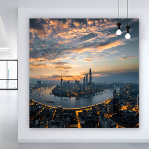 Aluminiumbild Kanal durch Stadtlandschaft bei Nacht Quadrat