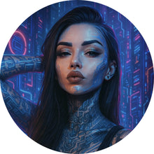 Lade das Bild in den Galerie-Viewer, Aluminiumbild Katjahlix Cyberpunk-Frau mit leuchtenden Tattoos und futuristischem Hintergrund Kreis
