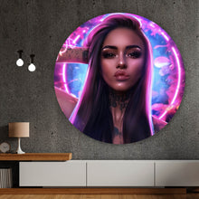 Lade das Bild in den Galerie-Viewer, Aluminiumbild Katjahlix Neonbeleuchtete Frau mit langen Haaren und Tattoos Kreis
