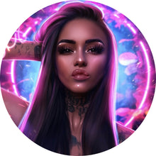 Lade das Bild in den Galerie-Viewer, Aluminiumbild Katjahlix Neonbeleuchtete Frau mit langen Haaren und Tattoos Kreis
