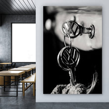 Lade das Bild in den Galerie-Viewer, Acrylglasbild Klassische Autoschlüssel im Zündschloss eines Fahrzeugs Hochformat
