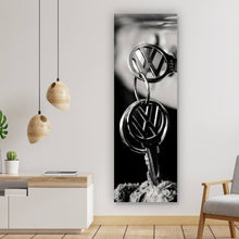 Lade das Bild in den Galerie-Viewer, Poster Klassische Autoschlüssel im Zündschloss eines Fahrzeugs Panorama Hoch
