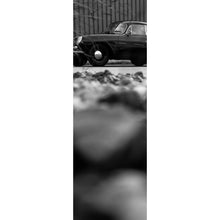 Lade das Bild in den Galerie-Viewer, Leinwandbild Klassischer Sportwagen mit zeitloser Eleganz Panorama Hoch
