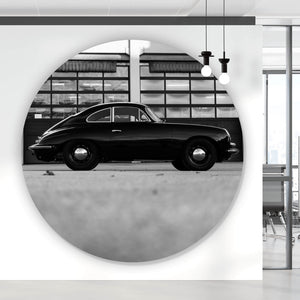 Aluminiumbild gebürstet Klassisches Auto vor Werkstattgebäude Kreis