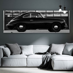 Leinwandbild Klassisches Auto vor Werkstattgebäude Panorama