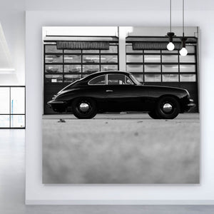 Poster Klassisches Auto vor Werkstattgebäude Quadrat