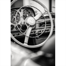 Lade das Bild in den Galerie-Viewer, Poster Klassisches Lenkrad und Armaturenbrett eines Oldtimers Hochformat
