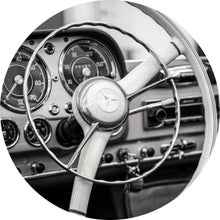 Lade das Bild in den Galerie-Viewer, Aluminiumbild Klassisches Lenkrad und Armaturenbrett eines Oldtimers Kreis
