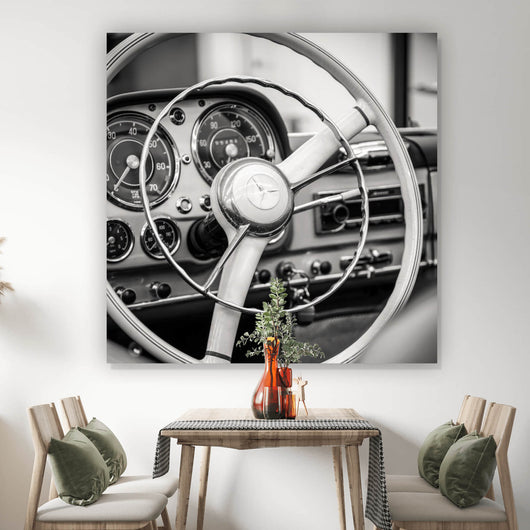 Spannrahmenbild Klassisches Lenkrad und Armaturenbrett eines Oldtimers Quadrat