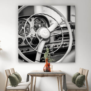 Leinwandbild Klassisches Lenkrad und Armaturenbrett eines Oldtimers Quadrat