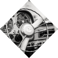 Lade das Bild in den Galerie-Viewer, Aluminiumbild Klassisches Lenkrad und Armaturenbrett eines Oldtimers Raute
