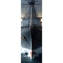 Lade das Bild in den Galerie-Viewer, Poster Kriegsschiff auf stürmischem Ozean Panorama Hoch
