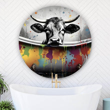 Lade das Bild in den Galerie-Viewer, Aluminiumbild gebürstet Kuh in bunter Badewanne Kreis
