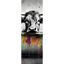 Lade das Bild in den Galerie-Viewer, Poster Kuh in bunter Badewanne Panorama Hoch
