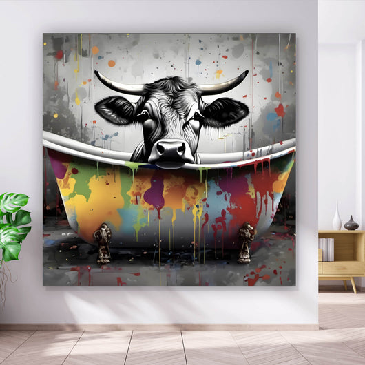 Spannrahmenbild Kuh in bunter Badewanne Quadrat
