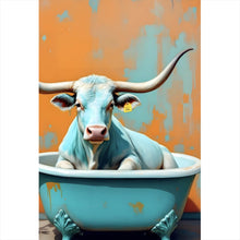 Lade das Bild in den Galerie-Viewer, Spannrahmenbild Kuh mit langen Hörnern in Badewanne Hochformat
