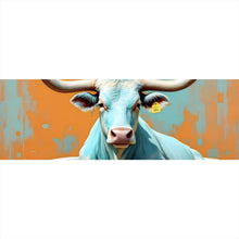 Lade das Bild in den Galerie-Viewer, Leinwandbild Kuh mit langen Hörnern in Badewanne Panorama
