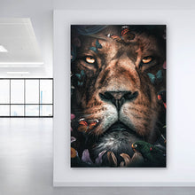 Lade das Bild in den Galerie-Viewer, Leinwandbild Löwe im Paradies des Dschungels Hochformat
