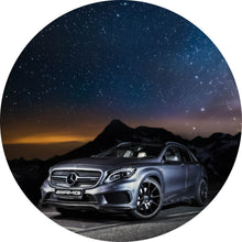 Lade das Bild in den Galerie-Viewer, Aluminiumbild gebürstet Luxusauto unter Sternenhimmel Kreis
