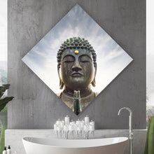 Lade das Bild in den Galerie-Viewer, Poster Majestätische Buddha-Statue vor strahlendem Himmel Raute
