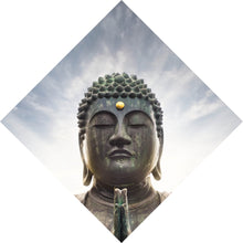 Lade das Bild in den Galerie-Viewer, Poster Majestätische Buddha-Statue vor strahlendem Himmel Raute
