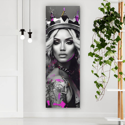 Poster Majestätische Frau mit Krone kunstvoll Panorama Hoch