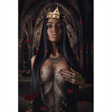 Lade das Bild in den Galerie-Viewer, Leinwandbild Majestätische Königin in gotischer Umgebung Hochformat
