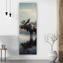 Lade das Bild in den Galerie-Viewer, Poster Majestätischer Elch im See Panorama Hoch
