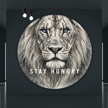 Lade das Bild in den Galerie-Viewer, Aluminiumbild gebürstet Majestätischer Löwe Stay Hungry Kreis
