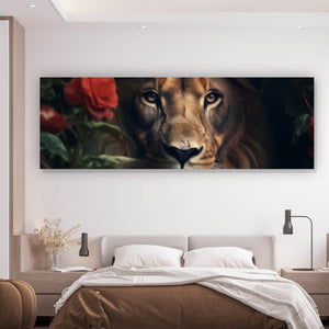 Acrylglasbild Majestätischer Löwe zwischen roten Rosen versteckt Panorama