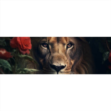 Lade das Bild in den Galerie-Viewer, Leinwandbild Majestätischer Löwe zwischen roten Rosen versteckt Panorama
