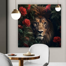 Lade das Bild in den Galerie-Viewer, Aluminiumbild Majestätischer Löwe zwischen roten Rosen versteckt Quadrat
