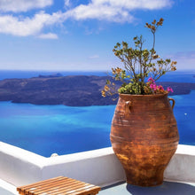 Lade das Bild in den Galerie-Viewer, Aluminiumbild gebürstet Mediterrane Terrasse mit atemberaubendem Meerblick Quadrat
