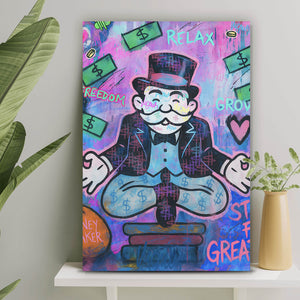 Acrylglasbild Meditierende Spielfigur mit Geld und motivierenden Sprüchen Hochformat