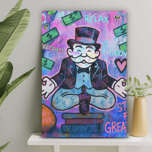 Acrylglasbild Meditierende Spielfigur mit Geld und motivierenden Sprüchen Hochformat