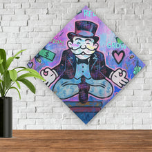 Lade das Bild in den Galerie-Viewer, Aluminiumbild gebürstet Meditierende Spielfigur mit Geld und motivierenden Sprüchen Raute
