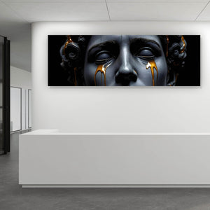 Aluminiumbild Medusa Skulptur weinend mit goldener Verzierung Panorama