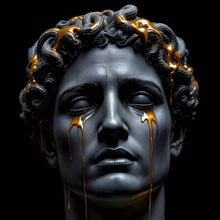 Lade das Bild in den Galerie-Viewer, Aluminiumbild gebürstet Medusa Skulptur weinend mit goldener Verzierung Quadrat
