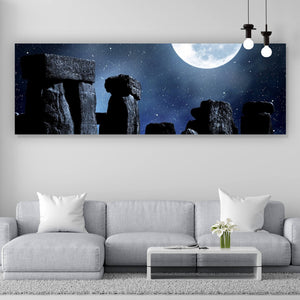 Leinwandbild Mystische Steinformation unter leuchtendem Vollmond Panorama