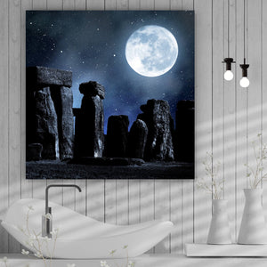 Acrylglasbild Mystische Steinformation unter leuchtendem Vollmond Quadrat
